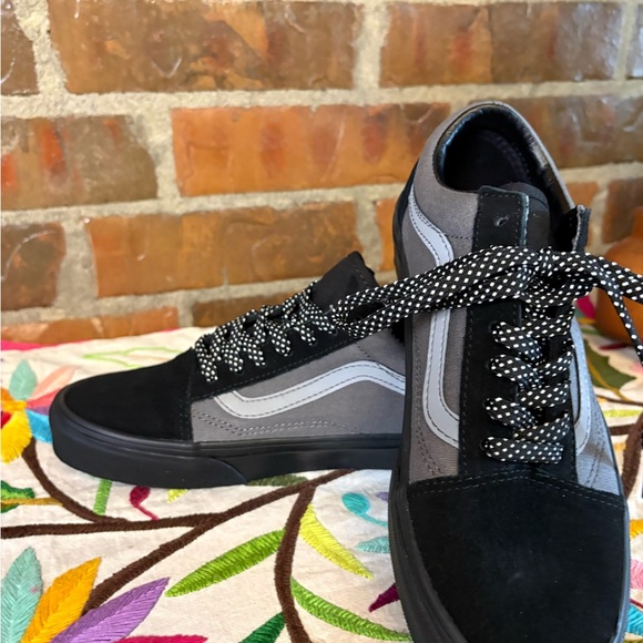 VANS  Casual Black & Gray Lace-Up Sneakers Juniors 6 - Picture 7 of 9